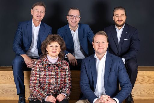  vordere Reihe: Romana Steinböck, Thomas Krautschneider hintere
Reihe (v.l.n.r): Johann Kandelsdorfer, Victor Ioane,
Phillip-Sebastian Marchl