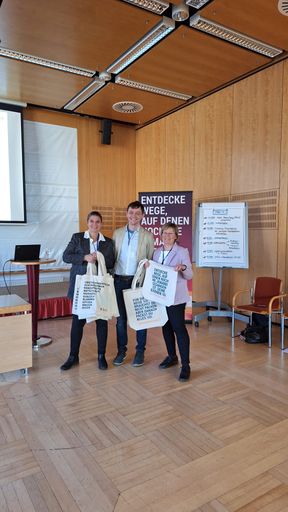 Vorschau Bild von Austausch zwischen Organisatorin Bildungsregion Augsburg sowie
Gastgeberin Salzburger Erwachsenenbildung.