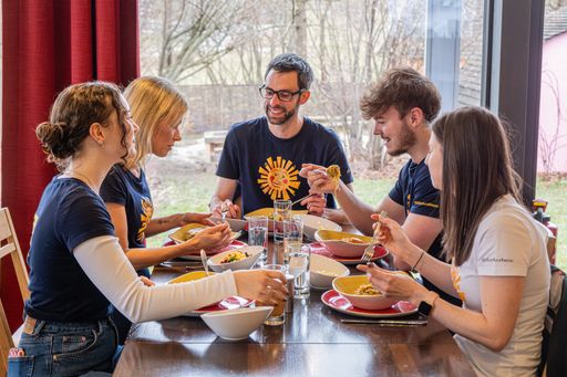 Bei SONNENTOR ist das gemeinsame Bio-Mittagessen gelebte
Tradition.