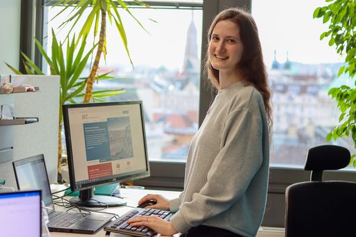  BRZ-Lehrling Johanna bei der Arbeit