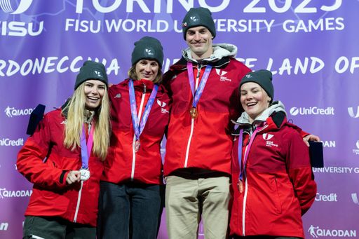 Zu sehen sind die österreichischen Athlethinnen und Athleten
Carmen Kainz, Isabel Hofherr, Matthäus Pink, Martina Ankele mit
Medaillen.