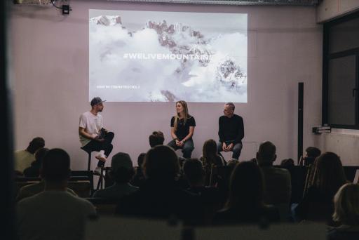 Vorschau Bild von 3 Personen bei Podeumsdiskussion