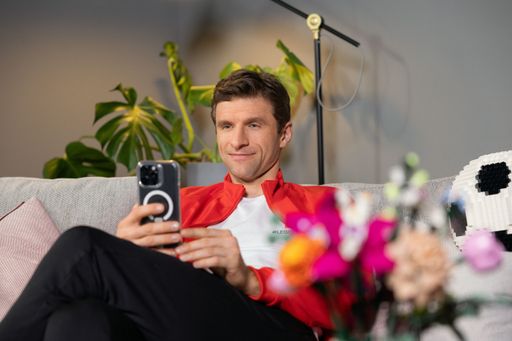 Vorschau Bild von Thomas Müller wird LEGO Trainer / Weiterer Text über ots und
www.presseportal.de/nr/65052 / Die Verwendung dieses Bildes für
redaktionelle Zwecke ist unter Beachtung aller mitgeteilten
Nutzungsbedingungen zulässig und dann auch honorarfrei.
Veröffentlichung ausschließlich mit Bildrechte-Hinweis.