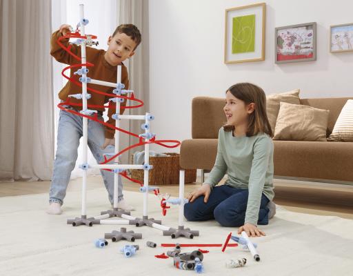 Vorschau Bild von Mit der Weltneuheit Sky Trails betritt Playmobil völlig neue Wege
und präsentiert ein einzigartiges Spielsystem mit unendlichen
Möglichkeiten. / Weiterer Text über ots und
www.presseportal.de/nr/161307 / Die Verwendung dieses Bildes für
redaktionelle Zwecke ist unter Beachtung aller mitgeteilten
Nutzungsbedingungen zulässig und dann auch honorarfrei.
Veröffentlichung ausschließlich mit Bildrechte-Hinweis.