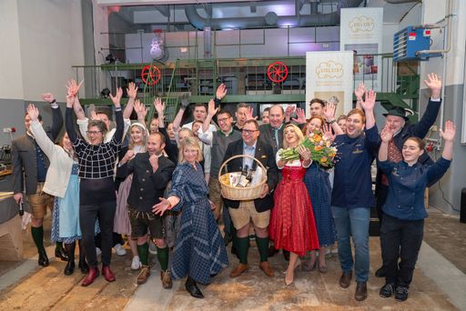 Vorschau Bild von Zur Präsentation der ersten Ausgabe des mundART Festivals lud der
Wolfgangsee zum Talk & Taste am 27. Jänners in die Markterei im 9.
Wiener Bezirk und gab eine Vorschau auf seinen heurigen
Kulinarik-Schwerpunkt. Im Zuge der Auftaktveranstaltung wurde Silvia
Schneider offiziell zur Kulinarik Botschafterin des Wolfgangsees
2025 gekürt. Kürzlich avancierte der Wolfgangsee zum Sterne-Hotspot
im Salzkammergut, nachdem bei der Michelin Guide Ceremony im
Hangar-7 in Salzburg zwei Sterne verliehen wurden