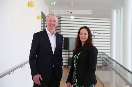 Die neuen Vorsitzenden des DVSV (rechts: McDonald, links:
Neumayer-Stickler)