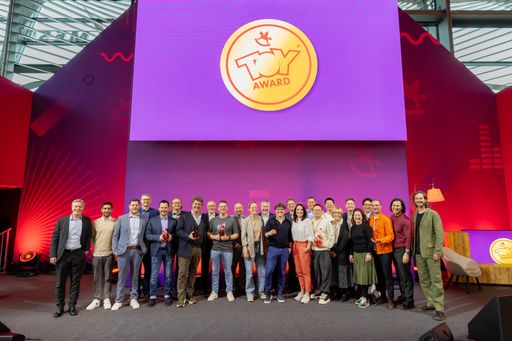  Das sind die glücklichen Gewinner des ToyAward 2025 mit den
Vorständen der Spielwarenmesse eG. / Weiterer Text über ots und
www.presseportal.de/nr/40482 / Die Verwendung dieses Bildes für
redaktionelle Zwecke ist unter Beachtung aller mitgeteilten
Nutzungsbedingungen zulässig und dann auch honorarfrei.
Veröffentlichung ausschließlich mit Bildrechte-Hinweis.