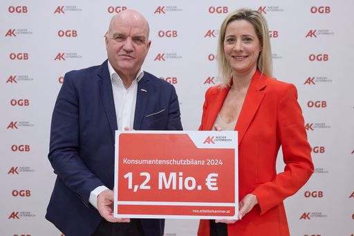 AK Niederösterreich-Präsident Markus Wieser und die Leiterin der
Konsumentenberatung ziehen die Konsumentenschutzbilanz für 2023.