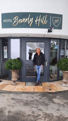  Andreas Steibl bringt Hollywood Flair nach Ischgl: Das
einzigartige Hotelkonzept des Design Boutique Hotel Beverly Hill****
vereint Lifestyle, Glamour und Beauty unter einem Dach.