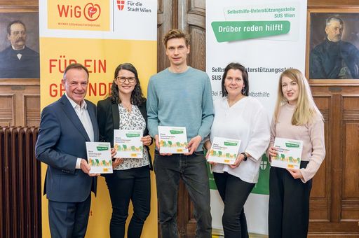 Vorschau Bild von Der erste Selbsthilfe-Stammtisch 2025 fand in den Räumlichkeiten
der Bezirksvorstehung Liesing statt. Vor Ort mit dabei (v.l.n.r.):
Gerald Bischof (Bezirksvorsteher Liesing), Christiane Ladinig
(fachliche Leitung der Selbsthilfe-Unterstützungsstelle SUS Wien),
Matthias Hümmelink (Referent der WiG-Geschäftsführung), Isabella
Schmelz (Referentin Selbsthilfe-Unterstützungsstelle SUS Wien) und
Tanja Schönanger (Referentin Selbsthilfe-Unterstützungsstelle SUS
Wien)