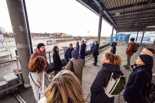 Vorschau Bild von Rundgang durch das weitgehend leerstehende Uni-Shopping Center in
Leonding beim Praxistag des Dachverband Stadtmarketing Austria. Das
EKZ soll zu einem neuen Stadtquartier entwickelt werden