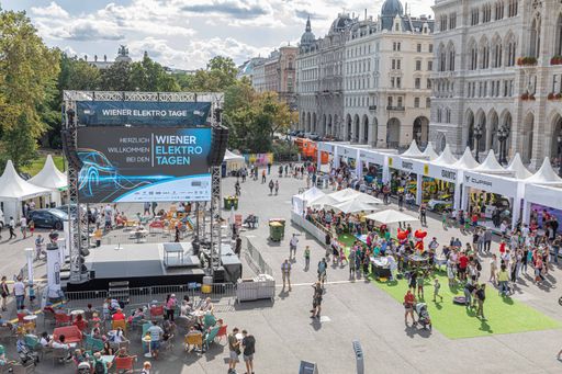 Vorschau Bild von Österreichs größtes E-Mobility-Event findet von 25. bis 28. Sept
2025 wieder auf dem Wiener Rathausplatz statt.