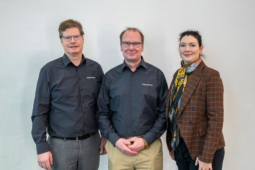  Managing Directors Pia Hobeck (right) and Horst Walther (left)
welcome Edward Robinson to Naturinform. Robinson, a native of
England, joined the company at the beginning of 2025 as the Director
of International Business Development and is to further expand the
export business of Naturinform. / Weiterer Text über ots und
www.presseportal.de/nr/176682 / Die Verwendung dieses Bildes für
redaktionelle Zwecke ist unter Beachtung aller mitgeteilten
Nutzungsbedingungen zulässig und dann auch honorarfrei.
Veröffentlichung ausschließlich mit Bildrechte-Hinweis.