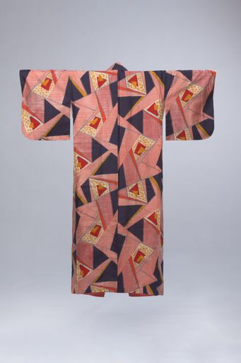 Meisen-Kimono, Japan, 1920–1960 Seide in Leinwandbindung,
Doppel-Ikat, handgenäht Donation Henriette Friis, Collection of
Meisen Silk Kimono © MAK/Christian Mendez