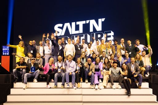 Die erste Ausgabe der SALT’N’VENTURE im Jahr 2024 war ein voller
Erfolg. Auf dem Foto: Die Startups und das Team von Startup
Salzburg.