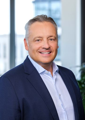 Vorschau Bild von Bildtext: Prim. Dr. Pedram Afschar, Geschäftsführer und
Ärztlicher Direktor der Privatklinik Graz Ragnitz