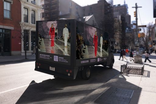 Vorschau Bild von Ein LED-Truck zeigte die Herbst/Winter 2025 Kollektion auf den
Straßen von Manhattan / Weiterer Text über ots und
www.presseportal.de/nr/104492 / Die Verwendung dieses Bildes für
redaktionelle Zwecke ist unter Beachtung aller mitgeteilten
Nutzungsbedingungen zulässig und dann auch honorarfrei.
Veröffentlichung ausschließlich mit Bildrechte-Hinweis.