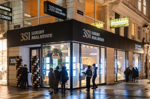 Vorschau Bild von Seit Samstag 15.2. hat der 3SI Luxury Real Estate Showroom in der
Kärntner Straße 39, 1010 Wien seine Tore für InteressentInnen und
KäuferInnen geöffnet.