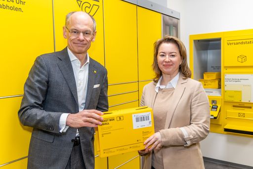 Walter Oblin, Generaldirektor, Österreichische Post AG, mit
Silvia Janković, Bezirksvorsteherin Wien-Margareten, bei der
Eröffnung der neuen SB-Filiale im 5. Bezirk