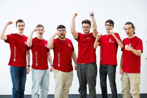 vlnr: Stefan Tomp (IT Netzwerk-/Systemadministration), Markus
Wizany (Web Development), Tarik Begeta (IT
Netzwerk-/Systemadministration), Raphael Beutel (Industrie 4.0),
Tobias Weißengruber (Digital Construction), David Herzina-Rusch
(Industrie 4.0) Fotocredit: SkillsAustria/FlorianWieser