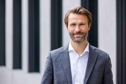 "In den letzten Jahren haben wir unseren Umsatz versechsfacht,
Contentserv profitabel gemacht und eine starke Basis für weiteres
Wachstum geschaffen." Michael Kugler, CEO Contentserv. Foto:
Contentserv / Weiterer Text über ots und
www.presseportal.de/nr/63983 / Die Verwendung dieses Bildes für
redaktionelle Zwecke ist unter Beachtung aller mitgeteilten
Nutzungsbedingungen zulässig und dann auch honorarfrei.
Veröffentlichung ausschließlich mit Bildrechte-Hinweis.