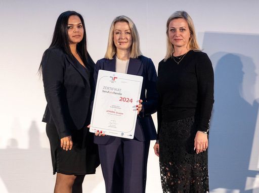 Vorschau Bild von Romana Pacher, MA (Leitung HR Business Partner &
Personalentwicklung bei ADMIRAL Sportwetten GmbH), SC Bernadett
Humer, MSc (Sektionschefin für Familie und Jugend im
Bundeskanzleramt), Monika Racek (Vorstandsvorsitzende der ADMIRAL
Casinos & Entertainment AG)