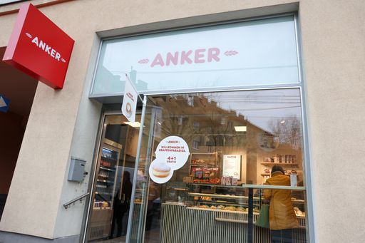 Anker opens branch in Oberdöbling, at Billrothstraße 84, with prominent support.