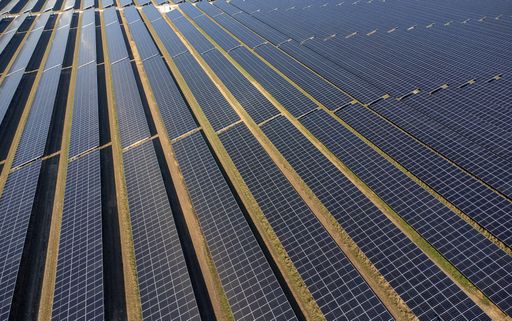  Fertigstellung Nickelsdorf II – das Agri-PV-Projekt Nickelsdorf
II ist erfolgreich abgeschlossen: Hochleistungs-Solarmodule mit 68,1
MWp Nennleistung liefern erneuerbare Energie und bilden die Basis
für die geplante nachhaltige Doppelnutzung mit landwirtschaftlicher
Bewirtschaftung.