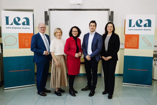 ROLLE vorwärts: Der Österreichische Fonds zur Stärkung und
Förderung von Frauen und Mädchen (LEA - Let‘s empower Austria)
präsentiert eine digitale Schulstunde zum Abbau von Rollenbildern an
der Volksschule Campus Mirabell in Salzburg.