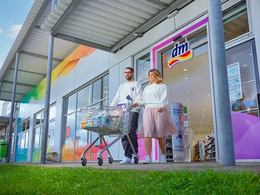  dm wurde im ÖGVS-Branchenmonitor 2025 als Unternehmen mit der
höchsten Kundenzufriedenheit, dem besten Kundenservice und dem
besten Preis-Leistungs-Verhältnis ausgezeichnet.