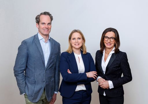 Vorschau Bild von Die Kollegiale Führung der Privatkliniken Confraternität und
Goldenes Kreuz (v.l.n.r.): Dr. Nicolas Haffner (Ärztlicher
Direktor), Christine Sageder, MSc, MBA (Verwaltungsdirektorin), Mag.
Heidemarie Dunkler-Zotter (Pflegedirektorin)