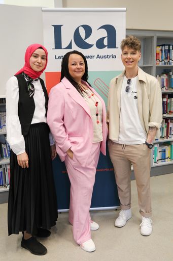 Vorschau Bild von Schulevent mit LEA-Role Models Esma Atak, Ronke Babajide und
Virginia Ernst an der BHAK Wien 10 am 02.05.2024.