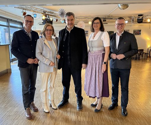 v.l.n.r.: Klubobmann Jochen Danninger, Landeshauptfrau Johanna
Mikl-Leitner, Ministerpräsident von Bayern Markus Söder, Präsidentin
des Bayrischen Landtags Ilse Aigner, VPNÖ-Landesgeschäftsführer
Matthias Zauner