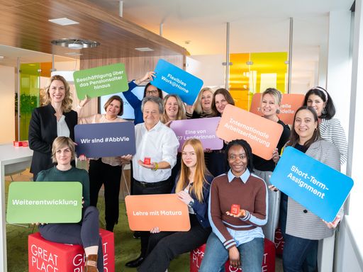  Das AbbVie-Team feiert die Auszeichnung als einer der
Top-Arbeitgeber für Frauen.