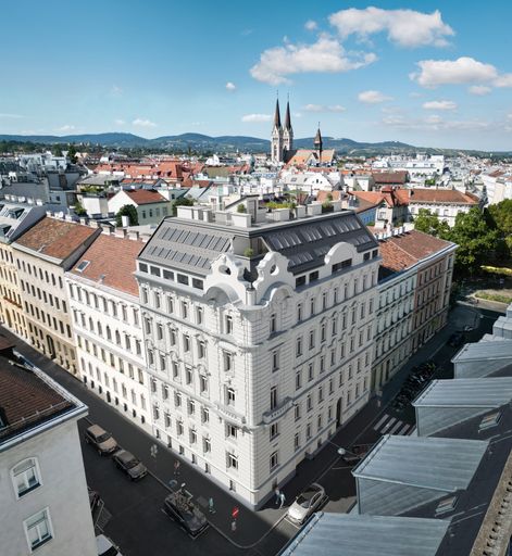  Eine Außenansicht der Liegenschaft Sobieskigasse 3, 1090 Wien.