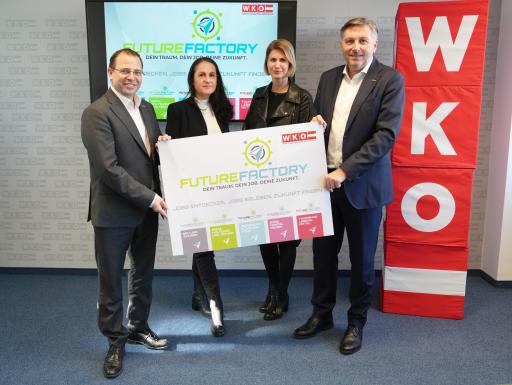 Andreas Wirth (Wirtschaftskammerpräsident), Sabine Lehner
(Leiterin der Abteilung Bildung und Lehre in der Wirtschaftskammer
Burgenland), Carina Piermayr (Projektleiterin) und Harald Schermann
(Wirtschaftskammerdirektor) (v. l.). // Foto © WKB
