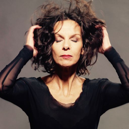 Susanna Ridler, österreichische Komponistin und Vokalistin,
eröffnet das neue Festivalformat RETZitativ mit einer Uraufführung
über Texte der österreichischen Literatin Helena Adler...