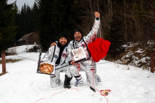  Die zwei Brüder Luigi Jun. und Antonio Barbaro stolz nach dem
erfolgreichen Auffinden der Raumsonde mit dem GPS-Tracker!