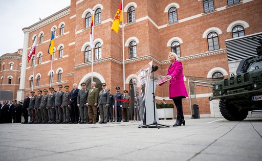 Wiederbestellung von Verteidigungsministerin Klaudia Tanner in
der Rossauer-Kaserne in Wien.