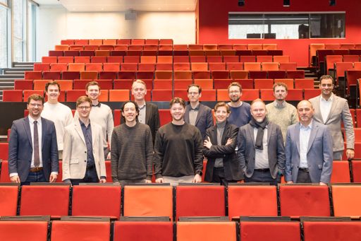  Das Projektteam von TGuard: untere Reihe (v.l.): Clemens Havas
(FH Salzburg), Michael Zinkanell (AIES), Pablo Melendez Abarca (FH
Salzburg), Jonas Buggisch (FH Salzburg), Julia Krickl (ÖIAT), Stefan
Suhrer (neke-neke GmbH), Michael Kugler (Bundeskanzleramt) obere
reihe (v.l.): Francesco Lanthaler (FH Salzburg), Jonas Kubesch (FH
Salzburg), Nick Nieschalke (AIES), Markus Tatzgern (FH Salzburg),
Patrick Gratzer (ÖIAT), Alexander Schindler (AIT), Michael Suker
(BMLV)