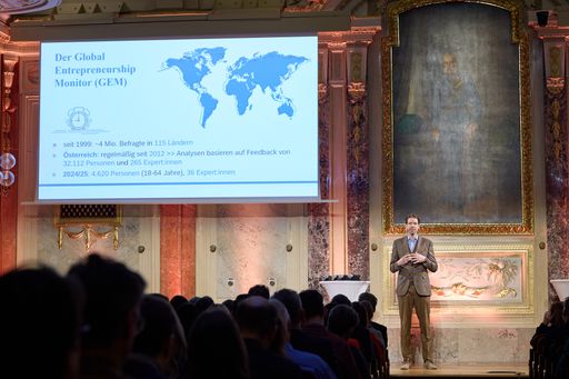 Christian Friedl (Head of Global Entrepreneurship Monitor
Austria) bei der Vorstellung des GEM