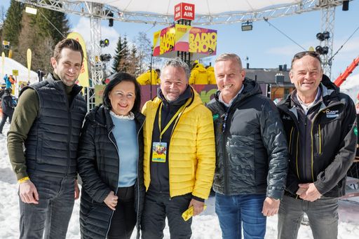 Große Unterstützer und Partner des Antenne Steiermark Snowdays: Planai-GF Georg Bliem, LH Mario Kunasek, Antenne Stmk.-GF Gottfried Bichler, Bildungsdirektorin Elisabeth Meixner und der steir. ÖVP-Clubobmann Lukas Schnitzer