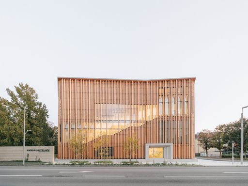 Vorschau Bild von Das neue Ausstellungshaus im Altoonapark widmet sich mit „Papier,
Stein, Schere“ den Materialien und Werkzeugen der Kunst.