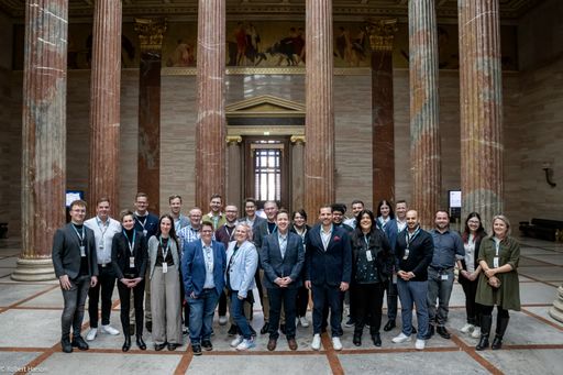 REWE Mitarbeiter:innen Netzwerk di.to. zu Besuch im
österreichischen Parlament.