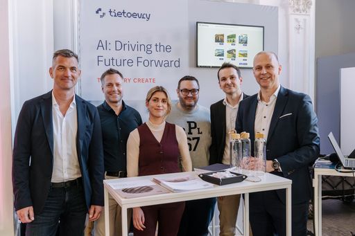 Vorschau Bild von v.l.n.r.: Lukas Keller, Head of Market Germany bei Tietoevry,
Rainer Janisch, Digital Workplace Transformation Manager bei der ÖBB
AG, Mercedes Orasch, Digital Workplace Transformation Manager bei
der ÖBB AG, Michael Kreuzer, Enterprise Architekt „Digitaler
Arbeitsplatz“ bei der ÖBB-Infrastruktur AG, Alexander Jeitler,
Solution Consultant & Partner Manager bei Tietoevry, Robert Kaup,
Managing Director Tietoevry Austria und Head of New Markets bei
Tietoevry Create