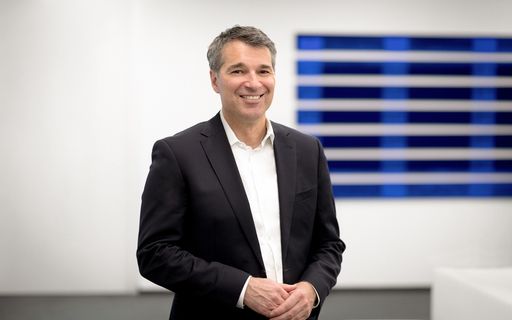  Die DONAU Versicherung verstärkt die Unternehmensführung: Manuel
Schalk übernimmt mit April die Leitung des Generalsekretariats und
wird Mitglied der Erweiterten Geschäftsleitung. Zugleich wird ihm
die Prokura verliehen.