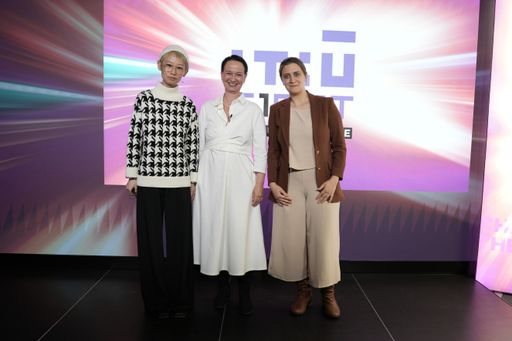 Jie Mei (Assistant Professor of Computational Neuroscience),
Stefanie Lindstaedt (Founding President) und Nina Hubig (Assistent
Professor of Explainable Artificial Intelligence) (v.l.)