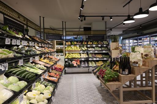 Vorschau Bild von Im neuen Obst- und Gemüsebereich stehen bis zu 250 verschiedene
frische Produkte zur Auswahl.