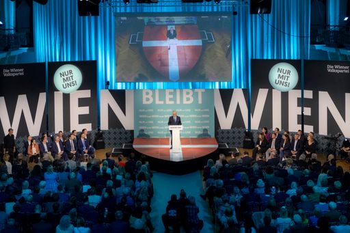 Vorschau Bild von Karl Mahrer bei seiner Wien-Rede zum Wahlkampf-Auftakt der Wiener
Volkspartei 2025 in den Wiener Sophiensälen
