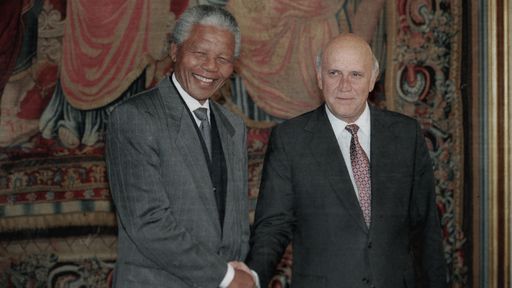Nelson Mandela (li.) und Frederik Willem de Klerk (re.) sichern
1993 einen friedlichen Übergang von der Apartheid-Herrschaft in
Südafrika. // Weiterer Text über ots und www.presseportal.de/nr/9021
/ Die Verwendung dieses Bildes für redaktionelle Zwecke ist unter
Beachtung aller mitgeteilten Nutzungsbedingungen zulässig und dann
auch honorarfrei. Veröffentlichung ausschließlich mit
Bildrechte-Hinweis.
